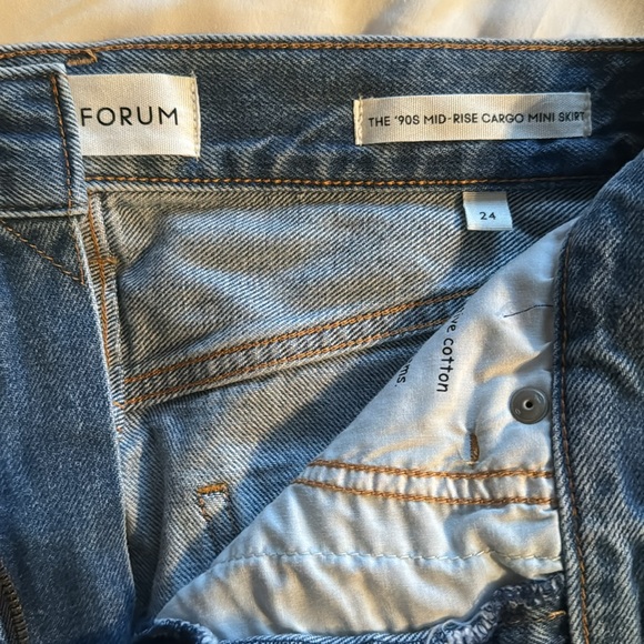 The '90s Cargo Mini Denim Skirt - Picture 2 of 3